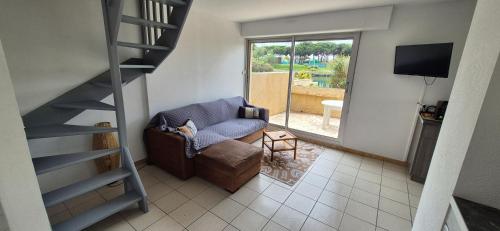 Villa sur l'ile des marinas avec piscine, parking et ponton privé
