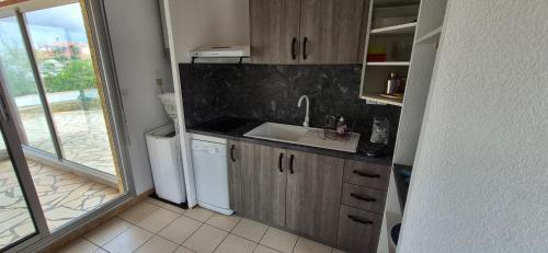 Villa sur l'ile des marinas avec piscine, parking et ponton privé