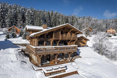 Forest Lodge, a luxury chalet with sauna and jacuzzi