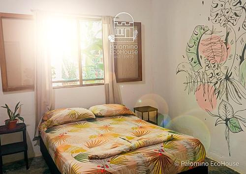 Postel nebo postele na pokoji v ubytování Hostal Palomino EcoHouse & Camping