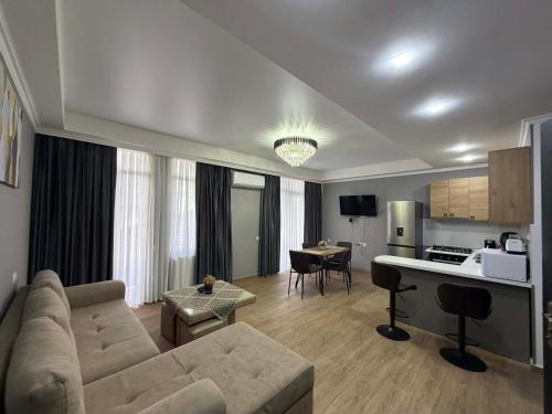 Телевизор и/или развлекательный центр в Tatulis house white bridge