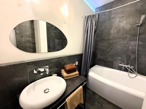 Phòng tắm tại Kyiv Tokyo Apartment