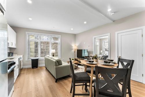 a kitchen and dining room with a table and chairs at Luxury 2BR near Cabmridge in Somerville