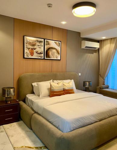 Postel nebo postele na pokoji v ubytování The Five Ikoyi