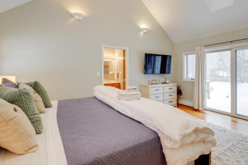 a bedroom with a large bed and a window at 8 Mi to Dtwn Saratoga Springs Quiet Family Home in Gansevoort
