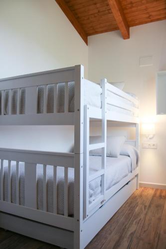 two bunk beds in a room with wooden floors at La Caseta del tío Antonio in El Parral