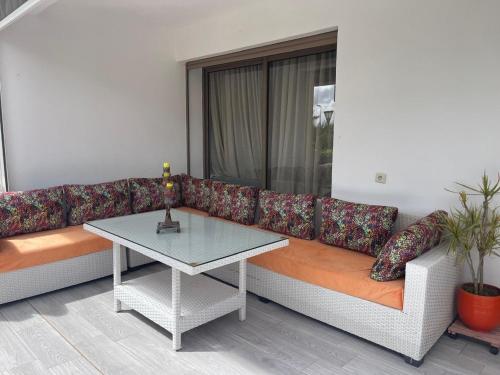 Imagen de la galería de Apartment with piscine, en Minaret de Mansuria