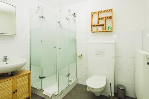 Et badeværelse på Stadtpark Apartments by stay awesome