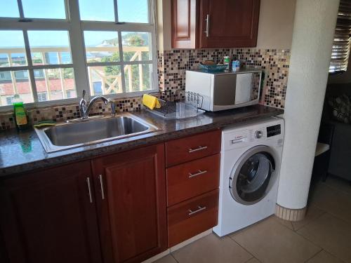 Η κουζίνα ή μικρή κουζίνα στο Timbos Suites