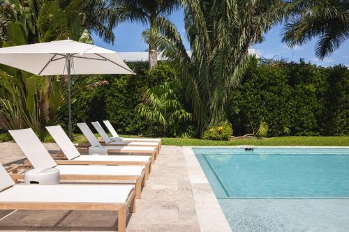 Bazén v ubytování Waterlane House -Pool & Boat Dock nebo v jeho okolí