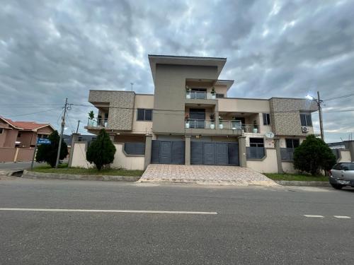 Luxurious 5 Bedroom Mansion at East Legon