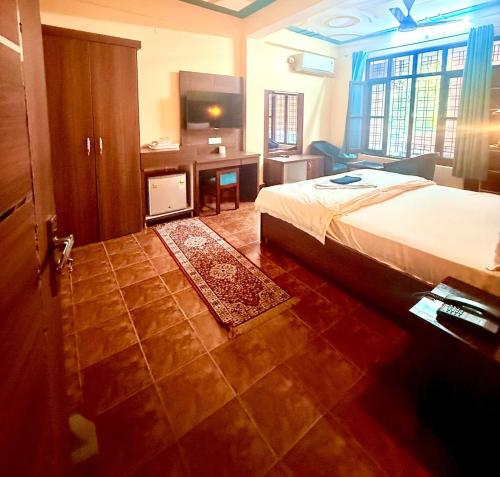 The Anand By The Gangesにあるベッド