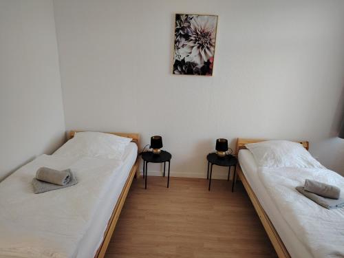 En eller flere senge i et værelse på Waldblick Suite 100 qm