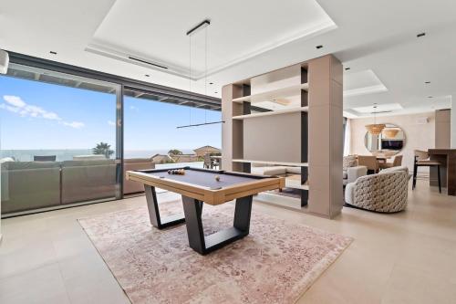 Villa MAKI, sea views heated pool and jacuzzi RDR411