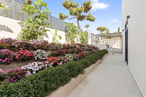 Villa MAKI, sea views heated pool and jacuzzi RDR411
