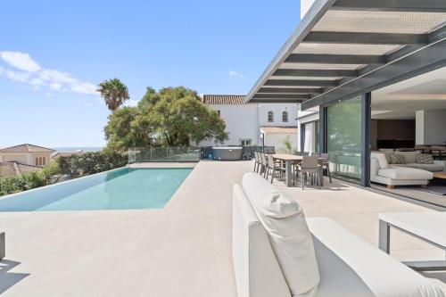 Villa MAKI, sea views heated pool and jacuzzi RDR411