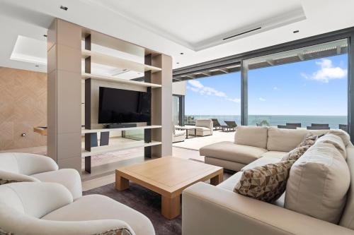 Villa MAKI, sea views heated pool and jacuzzi RDR411