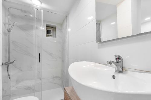 Charming Renovated Flat in Madragoa by Soulplaces