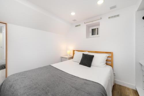 Charming Renovated Flat in Madragoa by Soulplaces