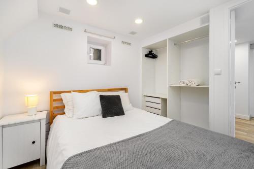 Charming Renovated Flat in Madragoa by Soulplaces