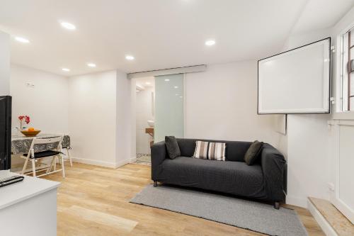 Charming Renovated Flat in Madragoa by Soulplaces