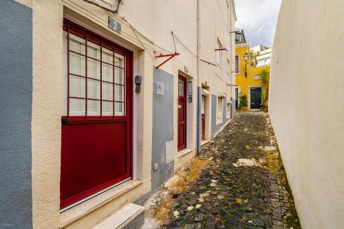 Charming Renovated Flat in Madragoa by Soulplaces