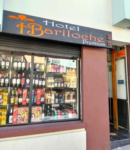 Supermarket nebo jiné obchody v  hotelu nebo okolí