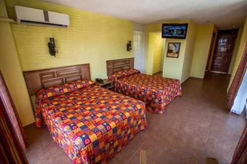 Postel nebo postele na pokoji v ubytování Real Bananas All Inclusive