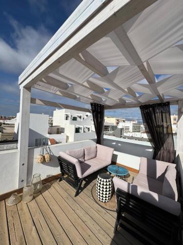 Casa de Poseidon House with 3 bright bedrooms and large terrace
