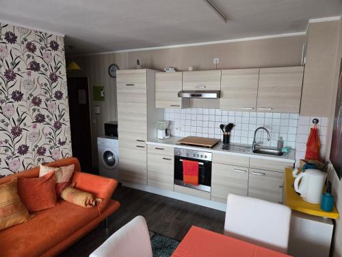 Kuchyň nebo kuchyňský kout v ubytování Ferienwohnung Nähe Flughafen