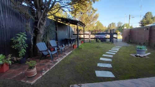 Κήπος έξω από το ARWEN Suites 2