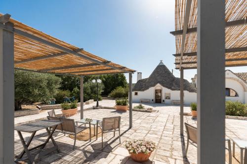 En terrasse eller udendørsområde på Trullo Suite Tulipano ad Alberobello