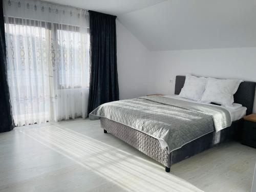 Cama o camas de una habitación en Pensiunea La Vio