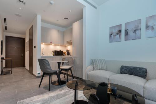 O zonă de relaxare la Stylish Flat in Dubai