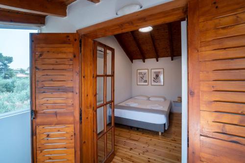 En eller flere senge i et værelse på Villa Olivia