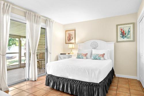 En eller flere senge i et værelse på Sun Baker III West