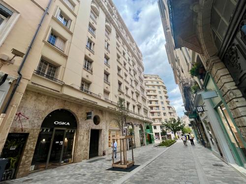HYPER CENTRE 4 RUE EMILE ZOLA BELLECOUR JACOBINS CELESTINS Wifi ASCENSEUR