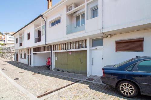 Bright 3BR Flat near Douro with AC by LovelyStay