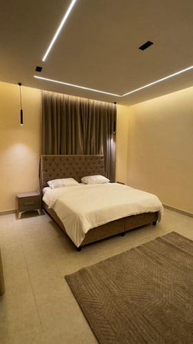 Una cama o camas en una habitación de The sea view apartment salalah