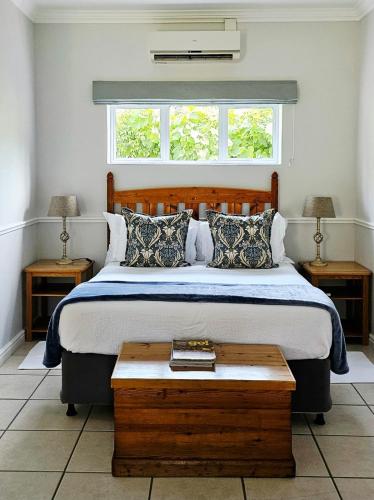 a bedroom with a large bed and a window at Montagu Vines Guesthouse in Montagu