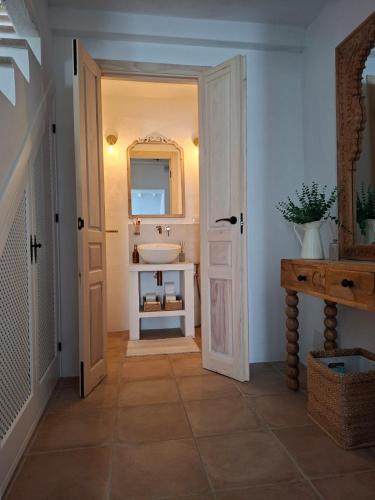 a bathroom with a sink and a mirror at Casa Luna Miel in Frigiliana