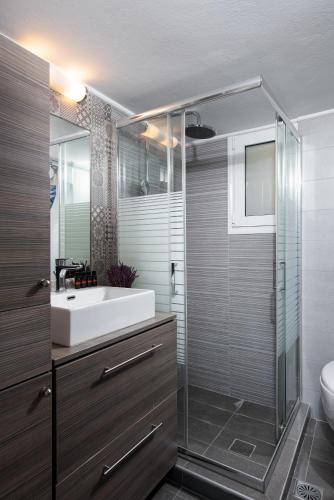Sea and City Voula Suite by First Class Properties