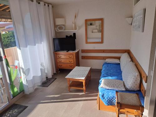 Alhambra, studio pour 4 personnes avec parking, piscine, clim