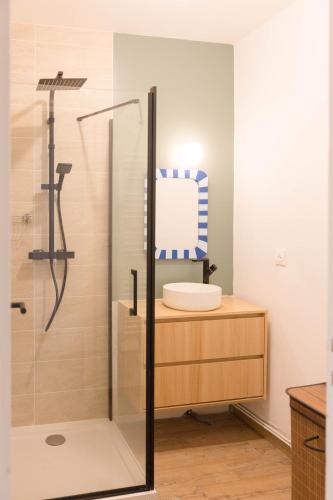 a bathroom with a shower and a sink at Urban Nest Vitré in Vitré