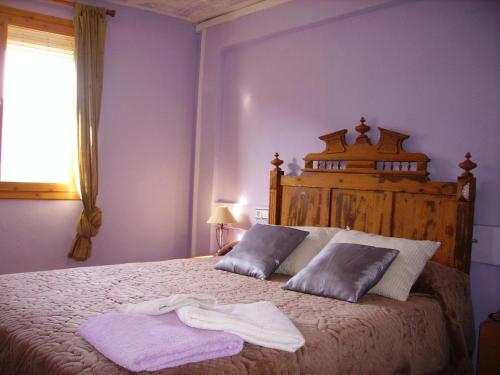 a bedroom with a bed with two towels on it at Ca les Barberes in Paúls