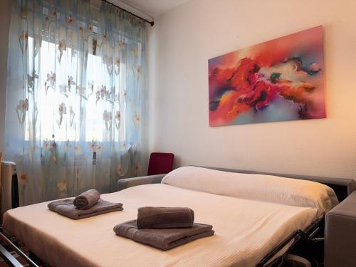 Una cama o camas en una habitación de 7 min from the sea, close to the historic centre