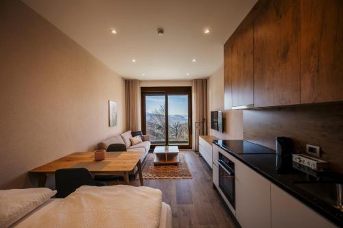 Η κουζίνα ή μικρή κουζίνα στο Classic Villas Prevalla