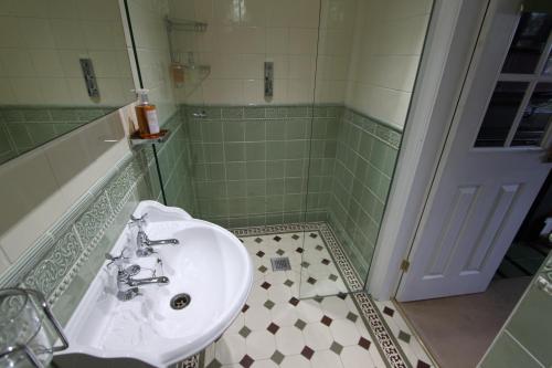 Tower Guest House photo 79