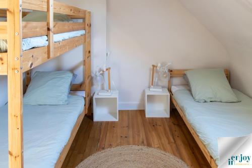 En eller flere senge i et værelse på Villa Jules Grand Gîte