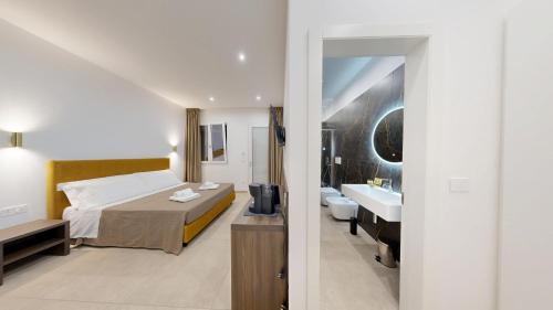a bedroom with a bed and a bathroom with a sink at MarèA25 in Porto Cesareo